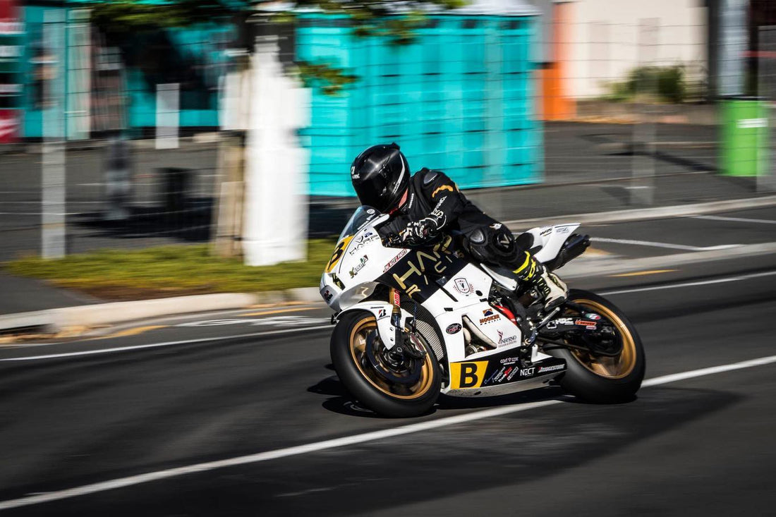 Motorcycle racing at Cemetery Circuit